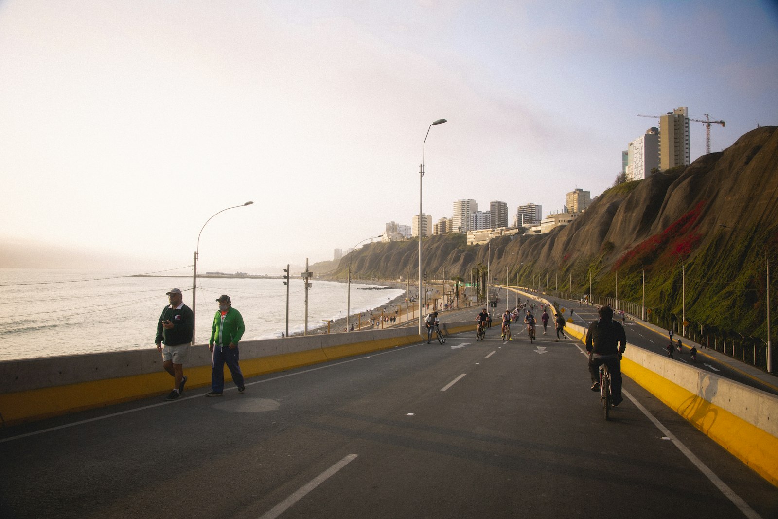 Las plataformas de movilidad y reparto movieron S/ 9.600 millones en Perú en 2025. Un repartidor gana una mediana de S/ 8,2 la hora